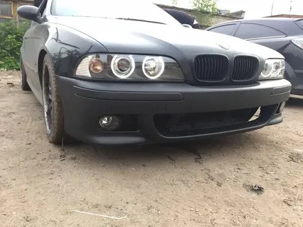 Передний бампер на БМВ Е39/BMW E39 за 50 000 тг. в Тараз – фото 2