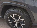 Toyota RAV4 2021 года за 13 800 000 тг. в Алматы – фото 2