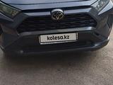 Toyota RAV4 2021 года за 13 800 000 тг. в Алматы