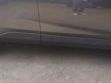 Toyota RAV4 2021 года за 13 800 000 тг. в Алматы – фото 3