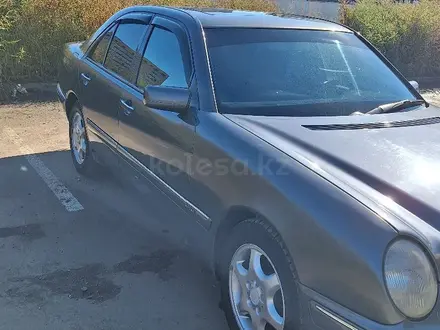 Mercedes-Benz E 230 1997 года за 2 900 000 тг. в Кокшетау – фото 3