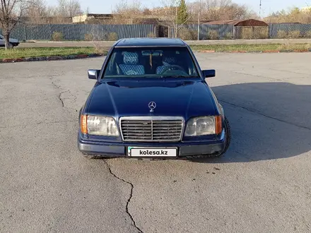 Mercedes-Benz E 220 1995 года за 1 700 000 тг. в Темиртау