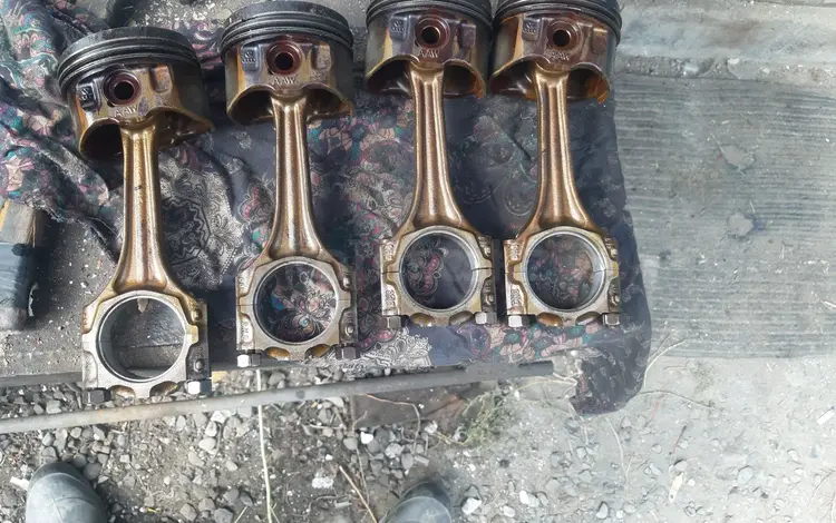 Шатун с поршнем ауди 1.8 ADR 20 клапанный за 30 000 тг. в Талдыкорган
