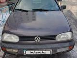 Volkswagen Golf 1994 годаүшін1 000 000 тг. в Сатпаев