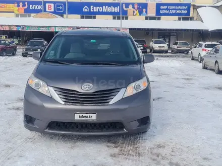 Toyota Sienna 2017 года за 14 500 000 тг. в Тараз – фото 2