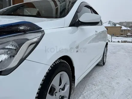 Hyundai Accent 2015 года за 5 600 000 тг. в Караганда – фото 2