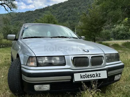 BMW 318 1997 года за 3 000 000 тг. в Алматы