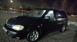 Kia Carnival 2001 года за 2 000 000 тг. в Караганда