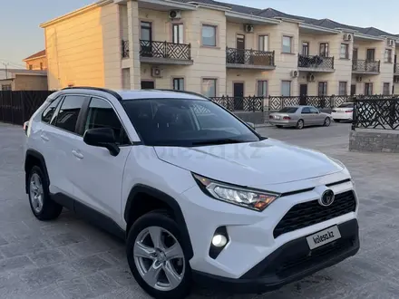 Toyota RAV4 2019 года за 11 000 000 тг. в Жанаозен