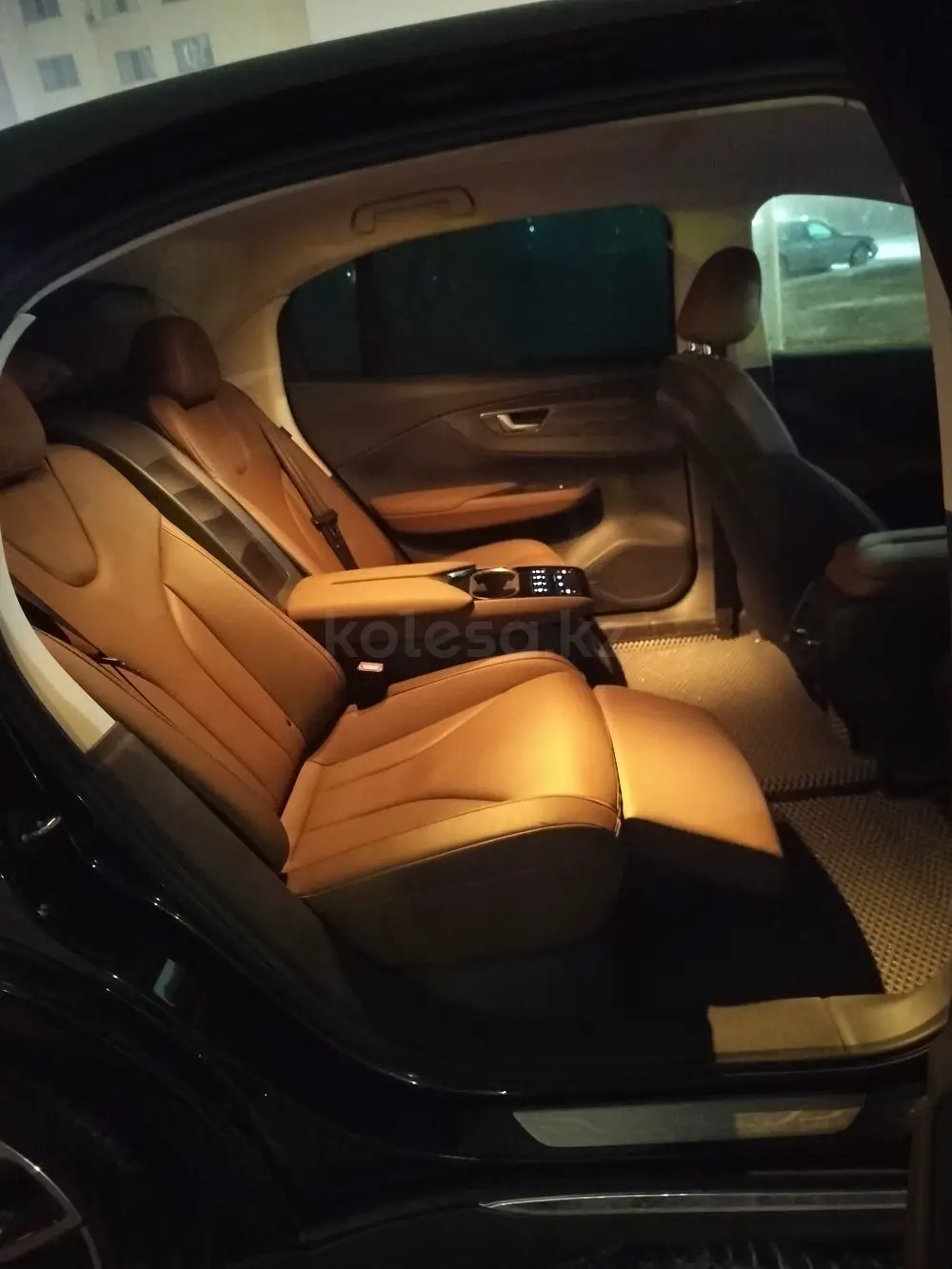 Hongqi E-QM5, 2024