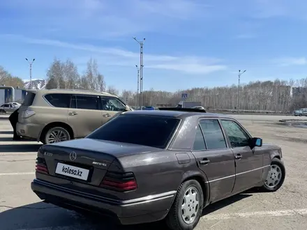 Mercedes-Benz E 220 1994 года за 2 000 000 тг. в Усть-Каменогорск – фото 7