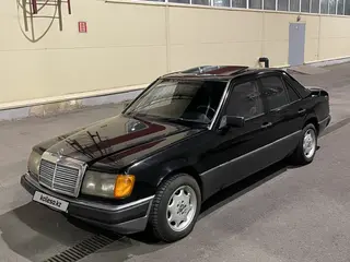 Mercedes-Benz E 230