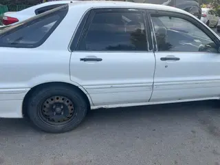 Mitsubishi Galant