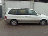 Kia Carnival 2002 года за 2 200 000 тг. в Шымкент – фото 5