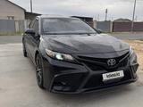 Toyota Camry 2021 года за 7 000 000 тг. в Атырау – фото 2