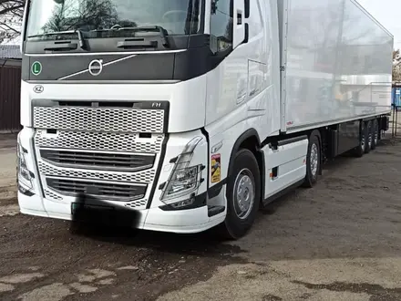 Volvo  FH 2023 года за 60 000 000 тг. в Алматы