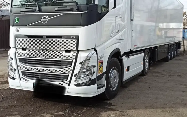 Volvo  FH 2023 года за 60 000 000 тг. в Алматы