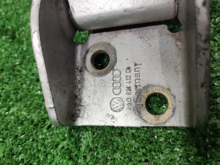 Навес (петля, кронштейн, крепление) двери передний правый от Audi C4. за 10 000 тг. в Астана – фото 2