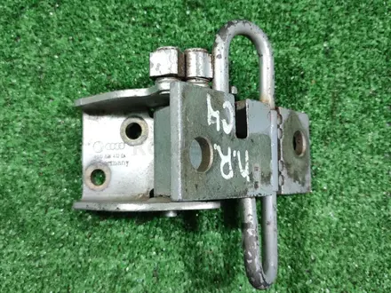 Навес (петля, кронштейн, крепление) двери передний правый от Audi C4. за 10 000 тг. в Астана