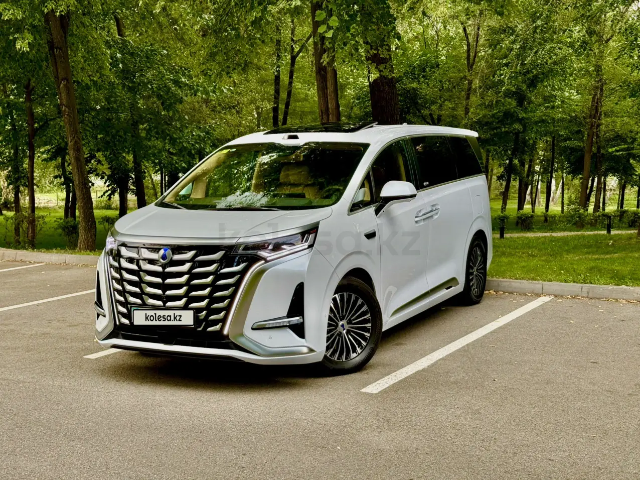 Toyota Alphard, 2025