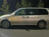 Kia Carnival 2001 года за 1 800 000 тг. в Семей