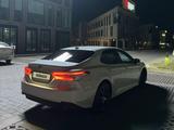 Toyota Camry 2021 года за 13 800 000 тг. в Алматы – фото 4