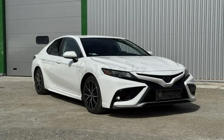 Toyota Camry 2021 года за 10 400 000 тг. в Костанай