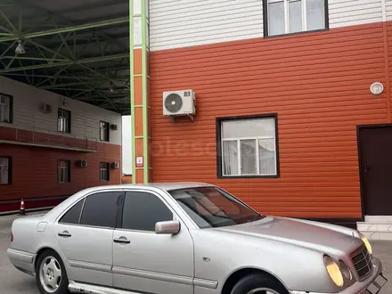 Mercedes-Benz E 280 1997 года за 1 500 000 тг. в Кызылорда – фото 4