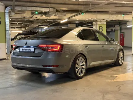 Skoda Superb 2018 года за 11 000 000 тг. в Алматы – фото 8