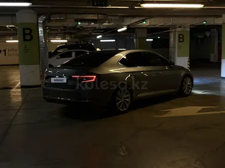 Skoda Superb 2018 года за 11 000 000 тг. в Алматы – фото 11