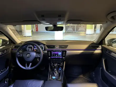 Skoda Superb 2018 года за 11 000 000 тг. в Алматы – фото 13