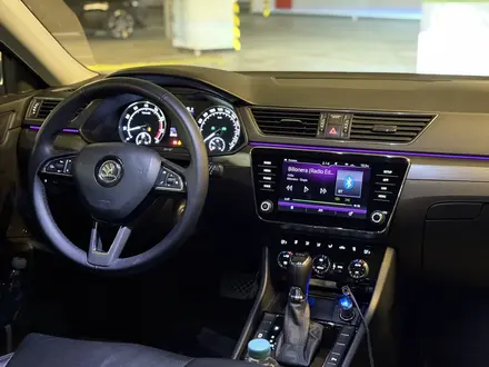 Skoda Superb 2018 года за 11 000 000 тг. в Алматы – фото 14