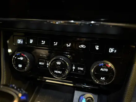 Skoda Superb 2018 года за 11 000 000 тг. в Алматы – фото 18