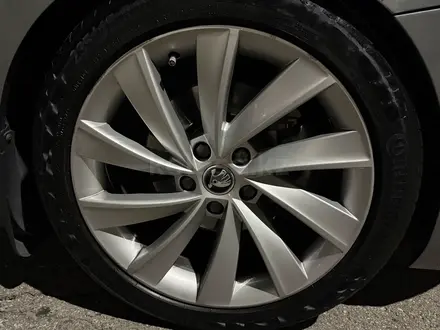 Skoda Superb 2018 года за 11 000 000 тг. в Алматы – фото 29
