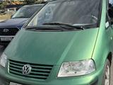 Volkswagen Sharan 2001 годаүшін1 500 000 тг. в Усть-Каменогорск