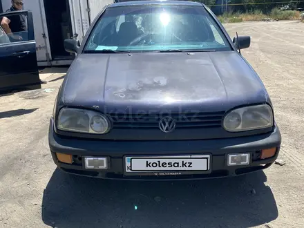 Volkswagen Golf 1995 года за 550 000 тг. в Алматы