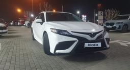 Toyota Camry 2021 года за 14 900 000 тг. в Алматы – фото 2