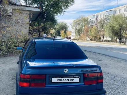 Volkswagen Passat 1995 года за 1 200 000 тг. в Актобе – фото 4