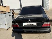 Mercedes-Benz E 200 1992 годаүшін1 750 000 тг. в Алматы