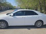 Toyota Camry 2014 года за 7 000 000 тг. в Уральск – фото 2