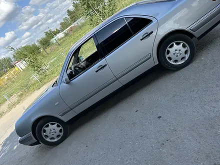 Mercedes-Benz E 230 1995 года за 3 600 000 тг. в Костанай – фото 4