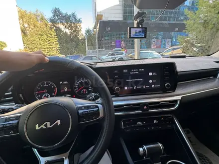 Kia K5 2022 года за 11 000 000 тг. в Алматы – фото 10