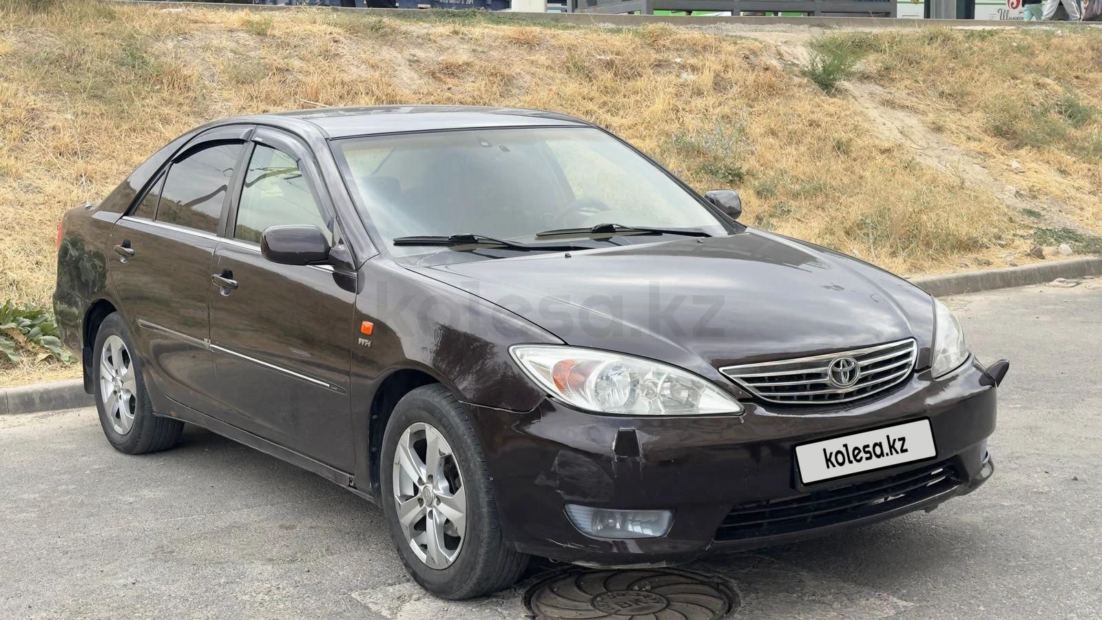 Toyota Camry 2004 г.