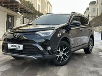 Toyota RAV4 2018 годаfor13 300 000 тг. в Алматы