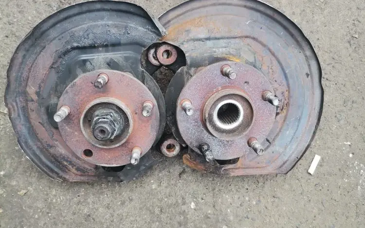 Цапфы взборе Ниссан жук за 40 000 тг. в Астана