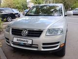 Volkswagen Touareg 2005 года за 4 200 000 тг. в Астана
