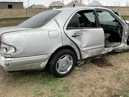 Mercedes-Benz E 240 1998 года за 550 000 тг. в Шымкент – фото 5