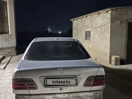 Mercedes-Benz E 320 2001 года за 4 000 000 тг. в Актау – фото 2