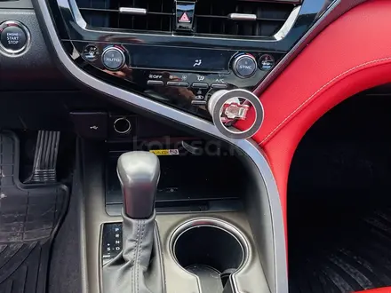 Toyota Camry 2023 года за 13 800 000 тг. в Актау – фото 9