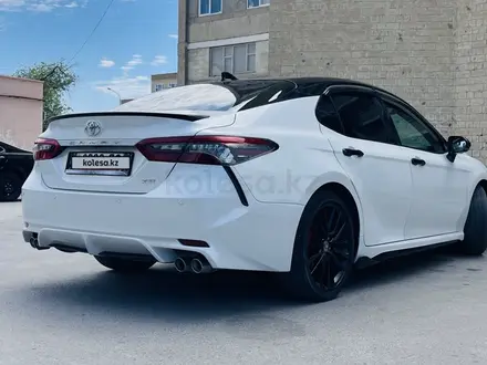 Toyota Camry 2023 года за 13 800 000 тг. в Актау – фото 4